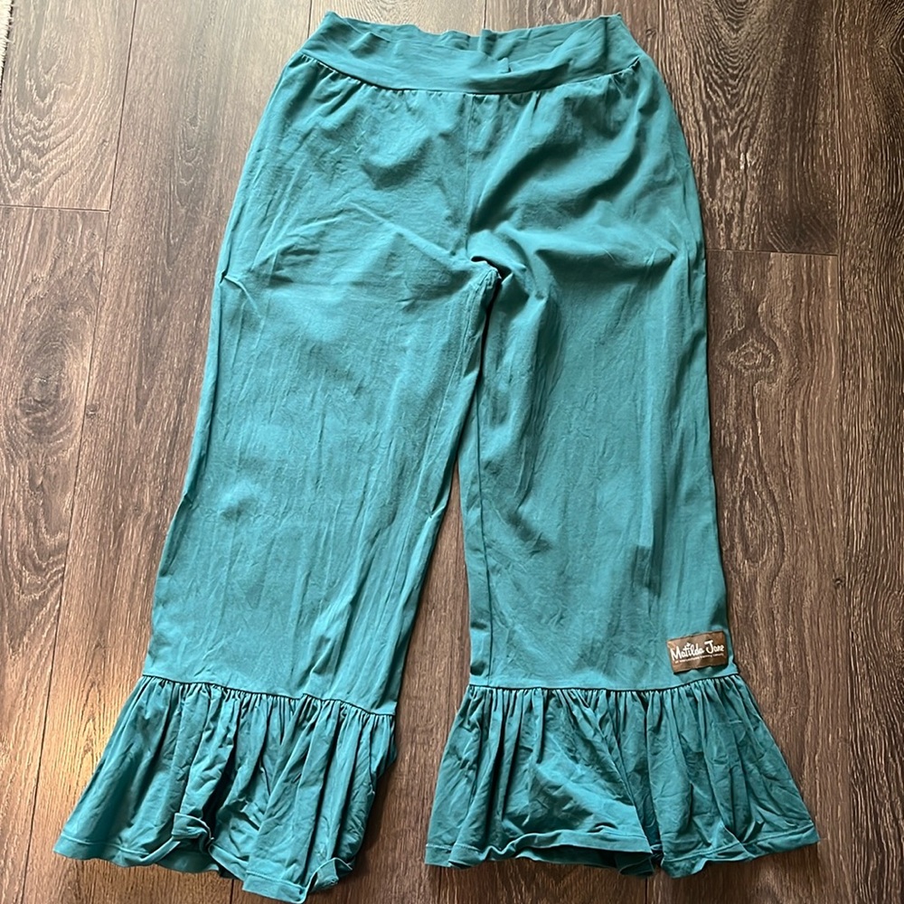 Women’s Matilda Jane big ruffle capri. L